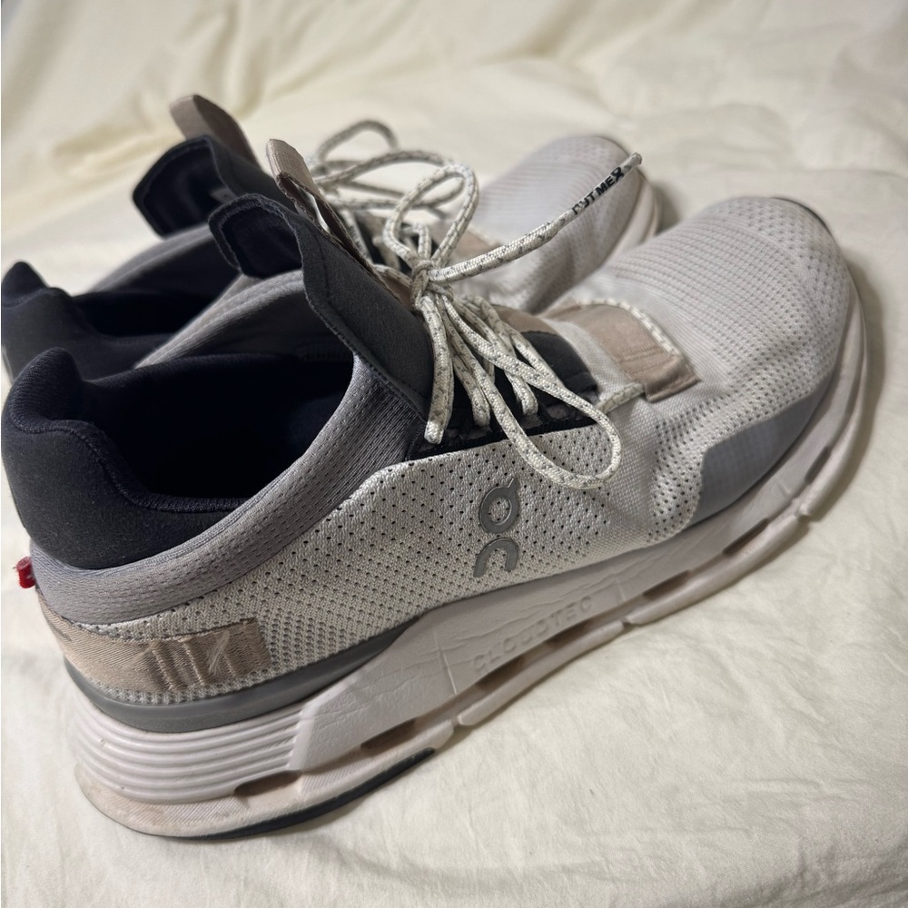 On Running White and Gray Athletic Shoes